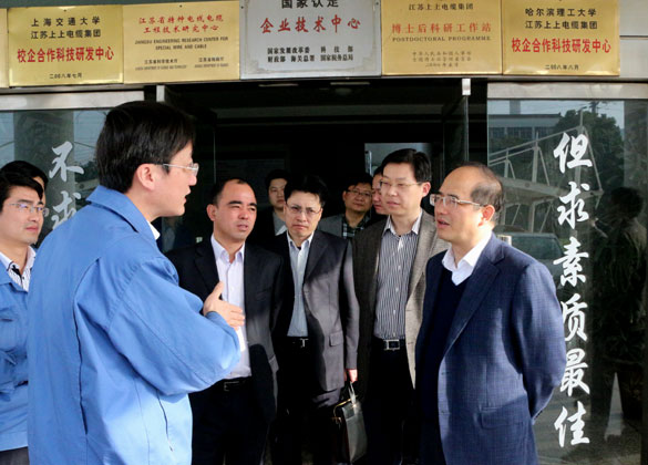溧陽(yáng)市委常委、常務(wù)副市長(zhǎng)周衛(wèi)中來(lái)上上集團(tuán)督查